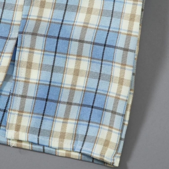 Brand new mini skirt - Picture 3 of 3